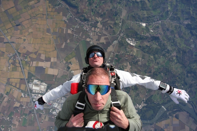 Salto paracadute nel Monferrato